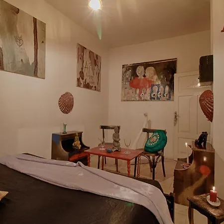 Bed & Breakfast House Of Arts Tirana